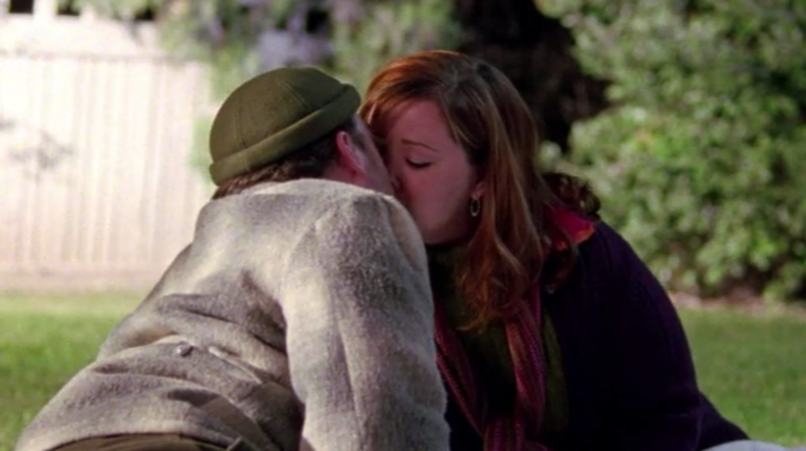 Sookie-and-Jackson-Kissing-A-Tisket--A-Tasket-Gilmore-Girls