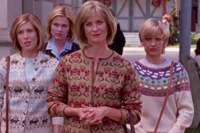 Blonde-Bob-Gang-One-s-Got-Class-and-the-Other-One-Dyes-Gilmore-Girls-3