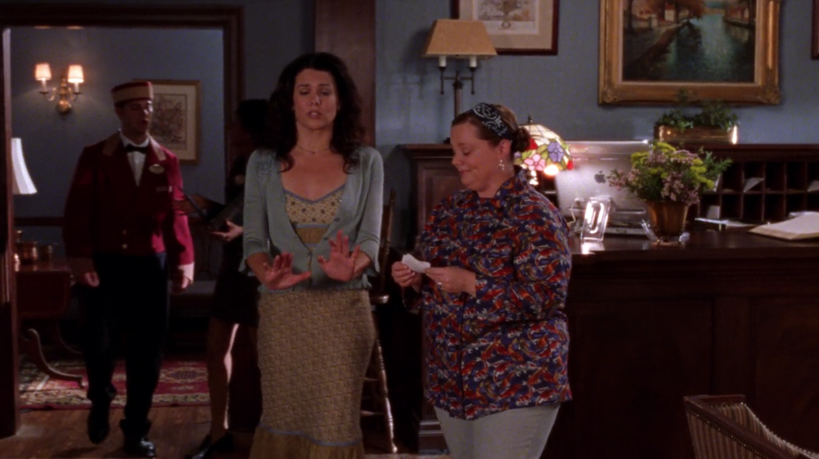 Lorelais-Hideous-Dress-Haunted-Leg-Gilmore-Girls