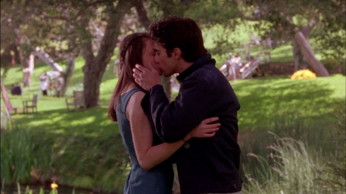 Rory-and-Jess-Kiss-I-Can-t-Get-Started-Gilmore-Girls