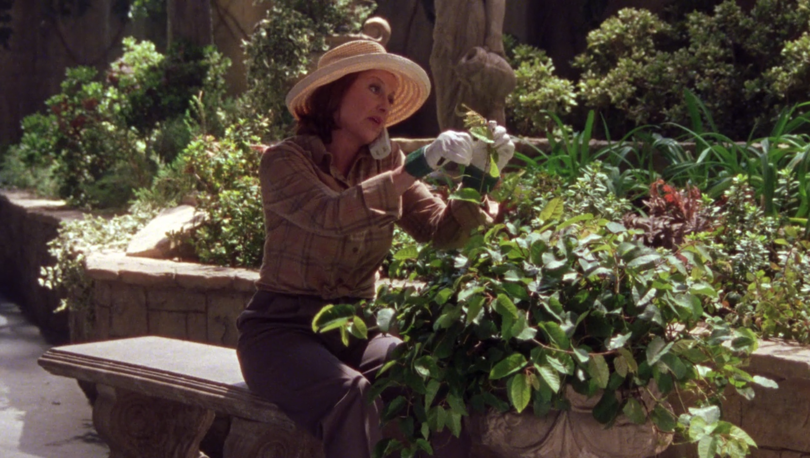 Emilys-Gardening-Outfit-Eight-O-Clock-At-The-Oasis-Gilmore-Girls