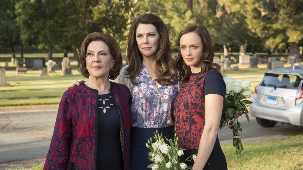 Emily-Lorelai-Rory-Richards-Funeral-A-Year-in-the-Life