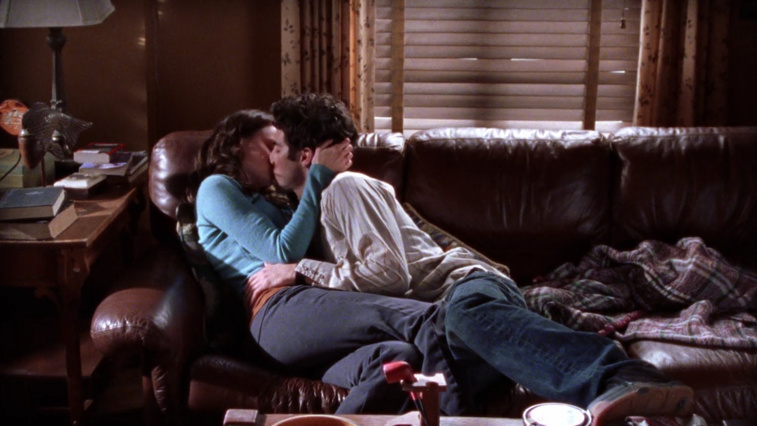 Rory-Jess-Making-Out-Swan-Song-Gilmore-Girls