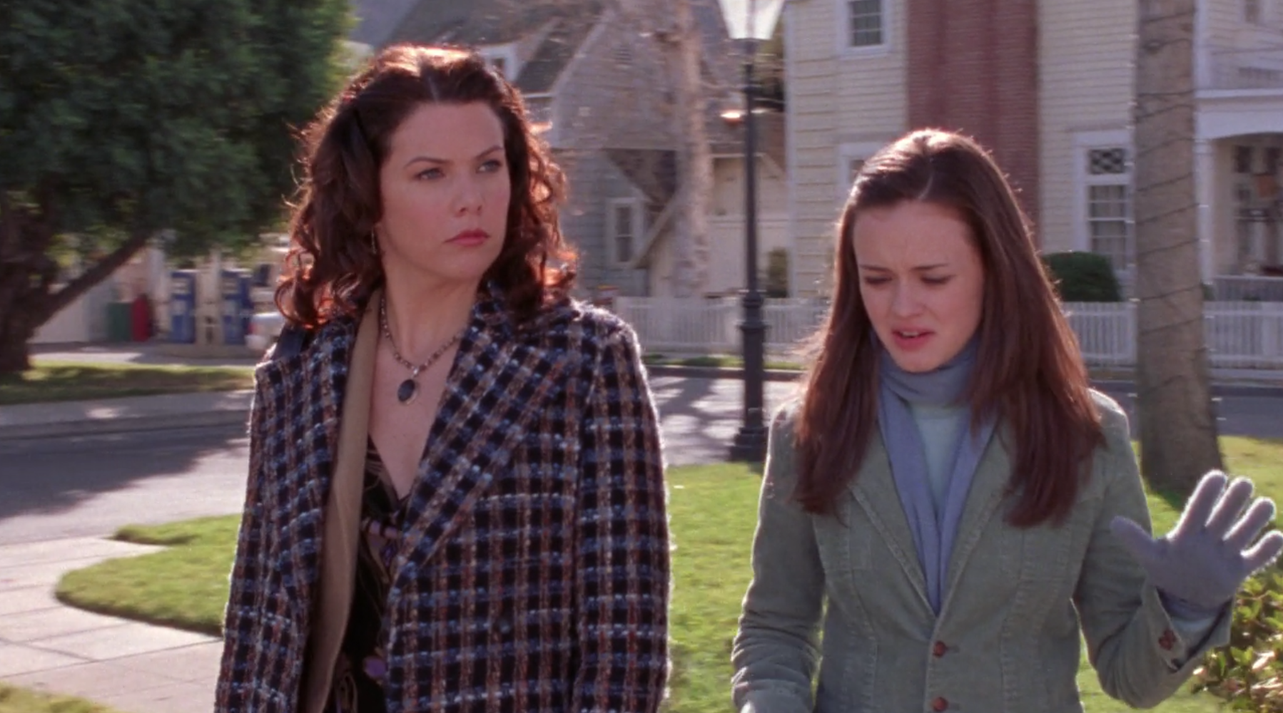 Walking-to-Diner-Face-Off-Gilmore-Girls