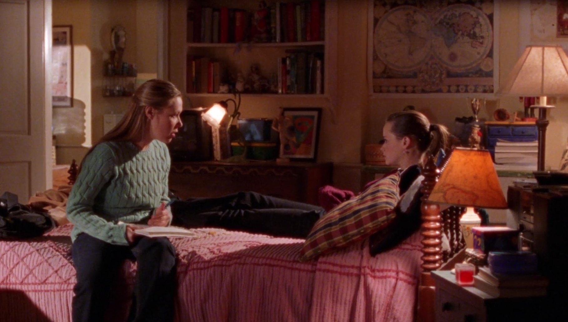 Rorys Room Gilmore Girls Here S What Lauren Graham And Alexis Bledel 